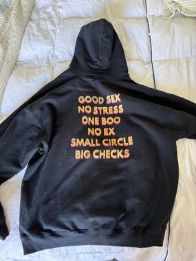Gildan Black Heavy Blend Hoodie with Subtle Label Detail